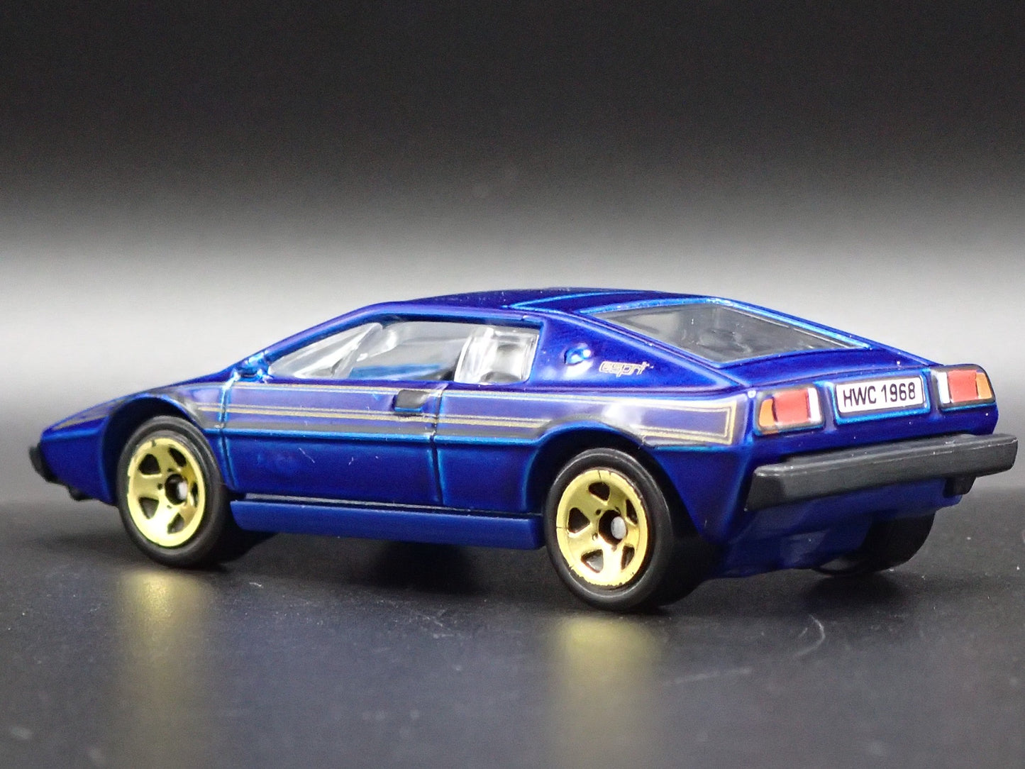 1988-1994 LOTUS ESPRIT BLUE 1:64 SCALE COLLECTIBLE DIORAMA DIECAST MODEL CAR
