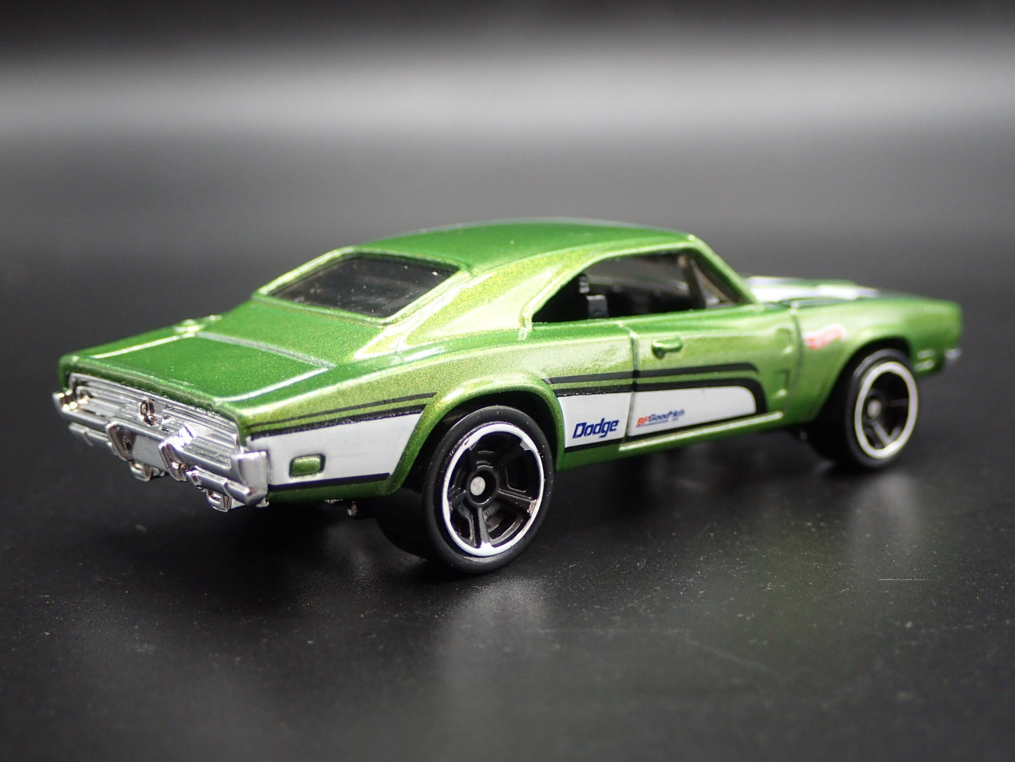 1969 69 DODGE CHARGER 500 GREEN 1:64 SCALE COLLECTIBLE DIORAMA DIECAST MODEL CAR