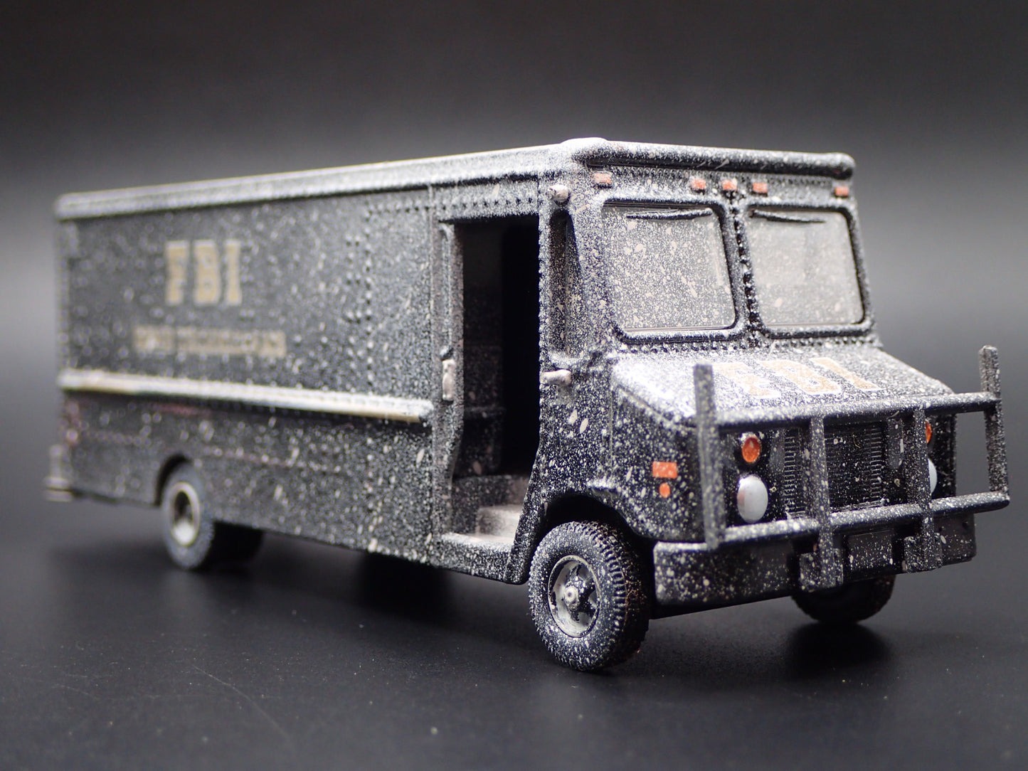 2019 19 FBI BOMB TECHNICIAN STEP VAN ABANDONED 1:64 SCALE DIECAST MODEL CAR