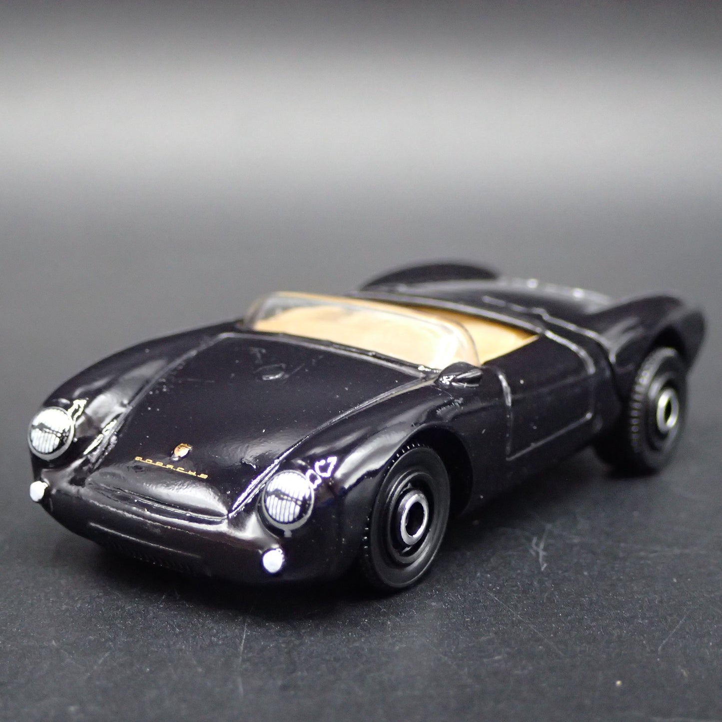 1953-1956 PORSCHE 550 SPYDER 1:64 SCALE COLLECTIBLE DIORAMA DIECAST MODEL CAR