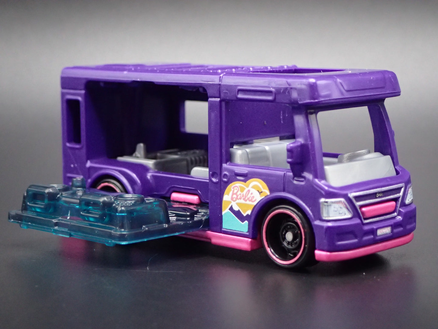 BARBIE DREAM CAMPER VAN  1:64 HW SCALE COLLECTIBLE DIORAMA DIECAST MODEL CAR