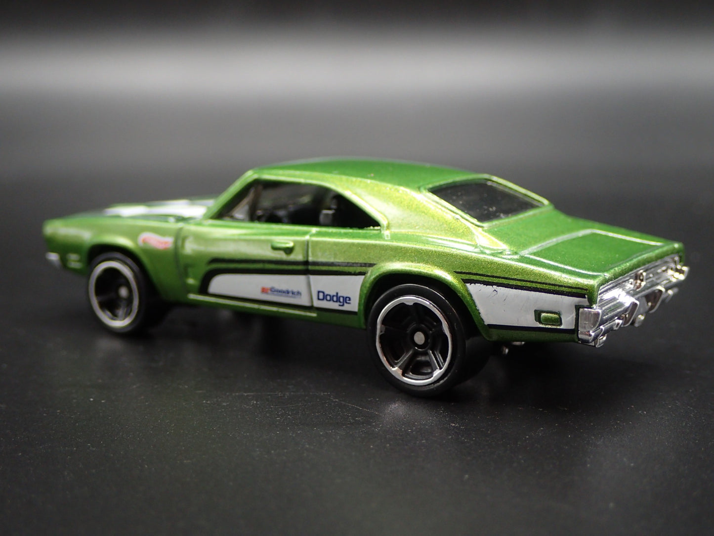 1969 69 DODGE CHARGER 500 GREEN 1:64 SCALE COLLECTIBLE DIORAMA DIECAST MODEL CAR