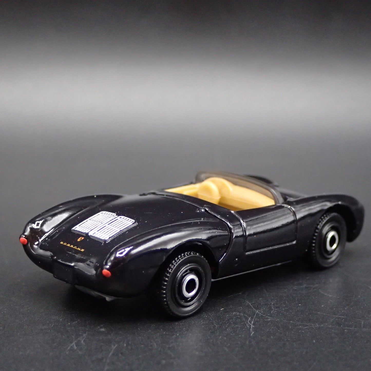 1953-1956 PORSCHE 550 SPYDER 1:64 SCALE COLLECTIBLE DIORAMA DIECAST MODEL CAR