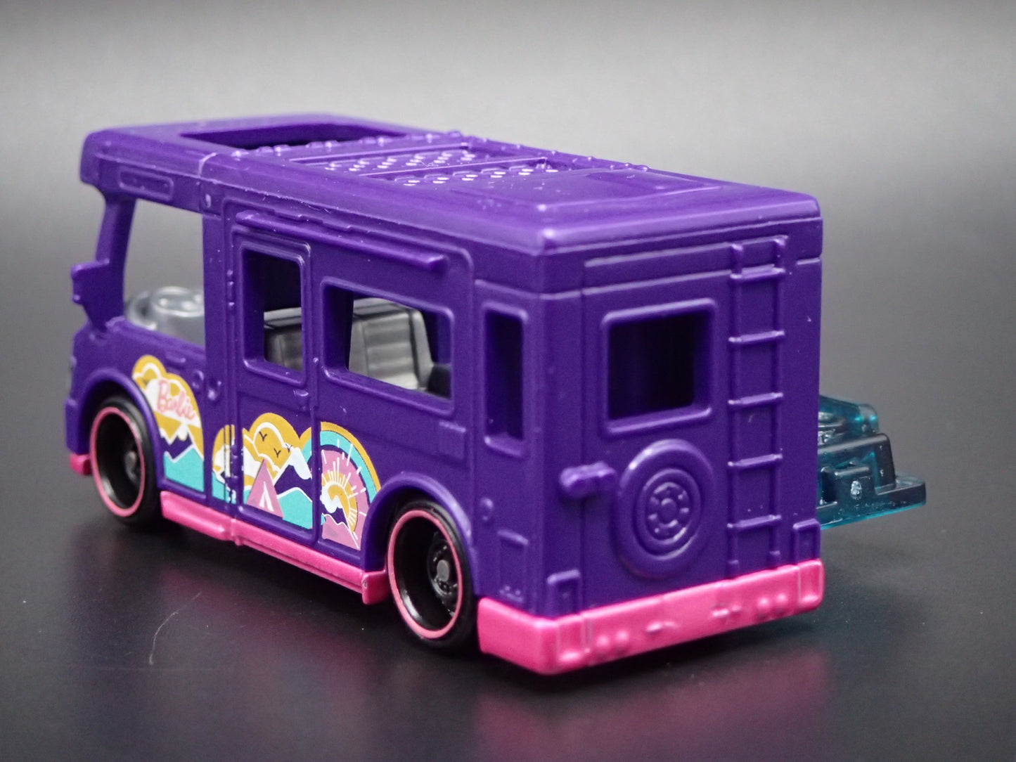 BARBIE DREAM CAMPER VAN  1:64 HW SCALE COLLECTIBLE DIORAMA DIECAST MODEL CAR