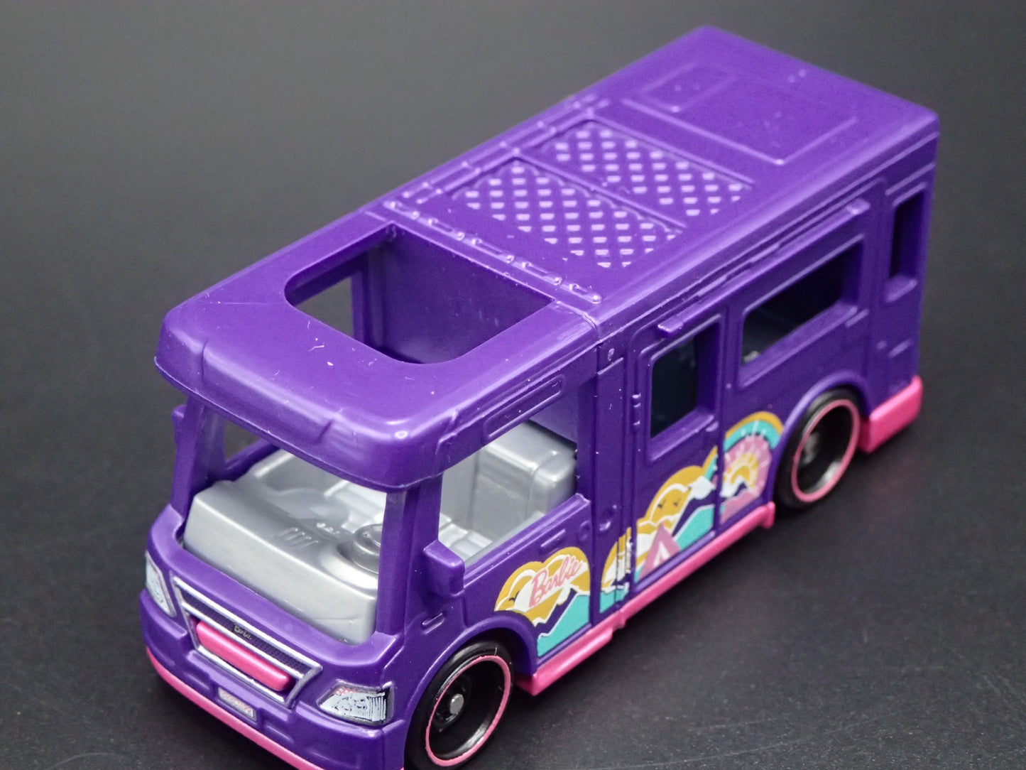 BARBIE DREAM CAMPER VAN  1:64 HW SCALE COLLECTIBLE DIORAMA DIECAST MODEL CAR