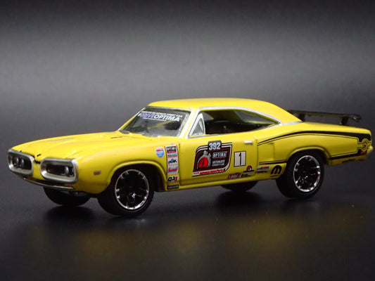1970 70 DODGE SUPER BEE YELLOW 1:64 SCALE COLLECTIBLE DIORAMA DIECAST MODEL CAR