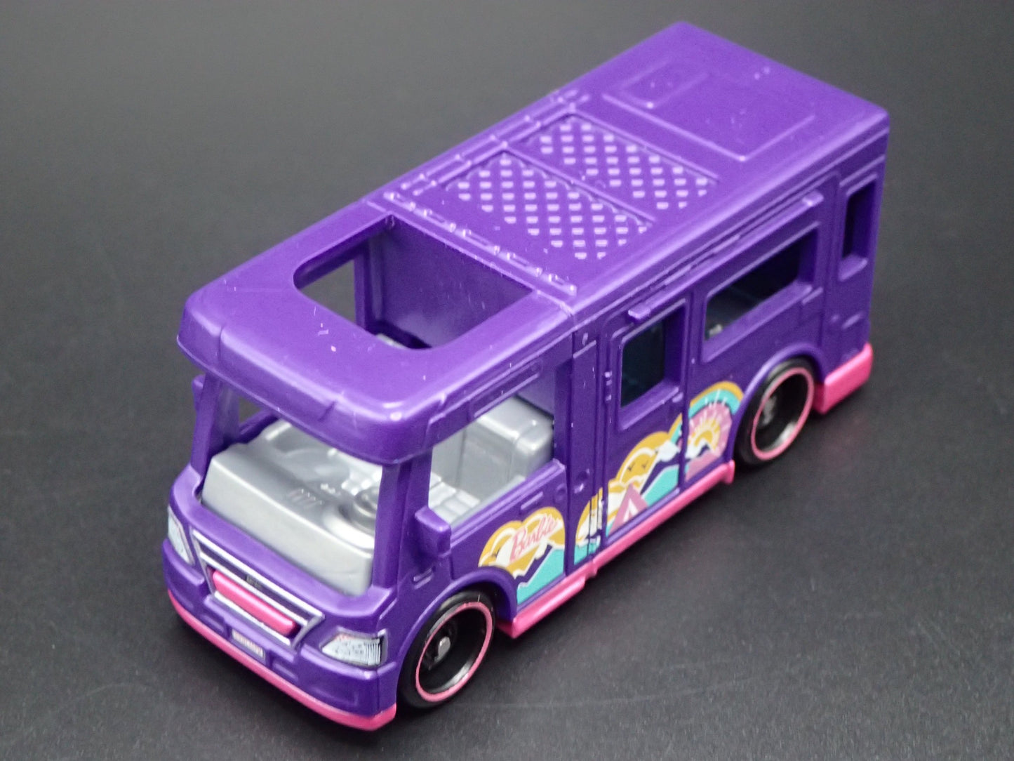 BARBIE DREAM CAMPER VAN  1:64 HW SCALE COLLECTIBLE DIORAMA DIECAST MODEL CAR