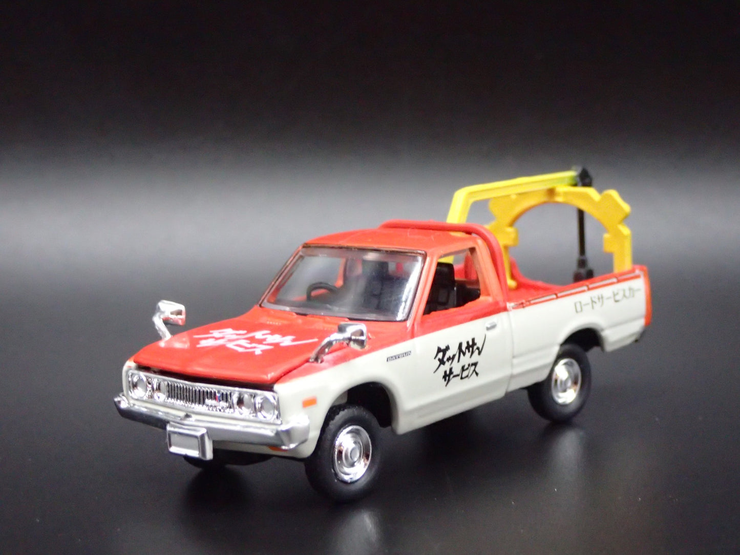 1978 78 DATSUN PICKUP TOW TRUCK 1:64 SCALE COLLECTIBLE DIORAMA DIECAST MODEL CAR