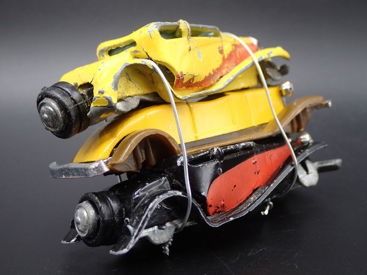 VINTAGE CLASSIC 3 CARS CRUSHED ON A FLATBED TRAILER 1:64 SCALE DIECAST MODEL CAR