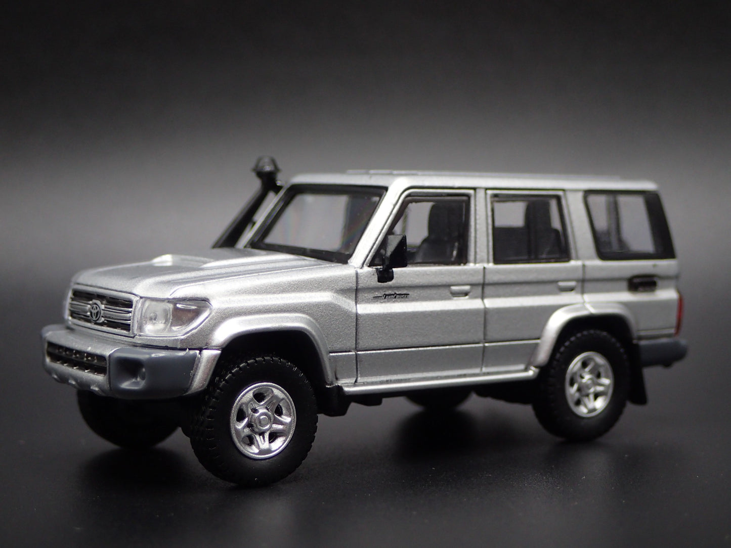TOYOTA LAND CRUISER 70 SERIES 1/64 SCALE COLLECTIBLE DIORAMA DIECAST MODEL CAR