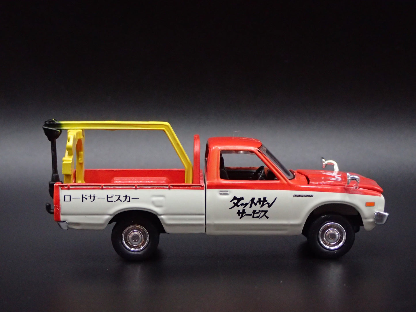 1978 78 DATSUN PICKUP TOW TRUCK 1:64 SCALE COLLECTIBLE DIORAMA DIECAST MODEL CAR