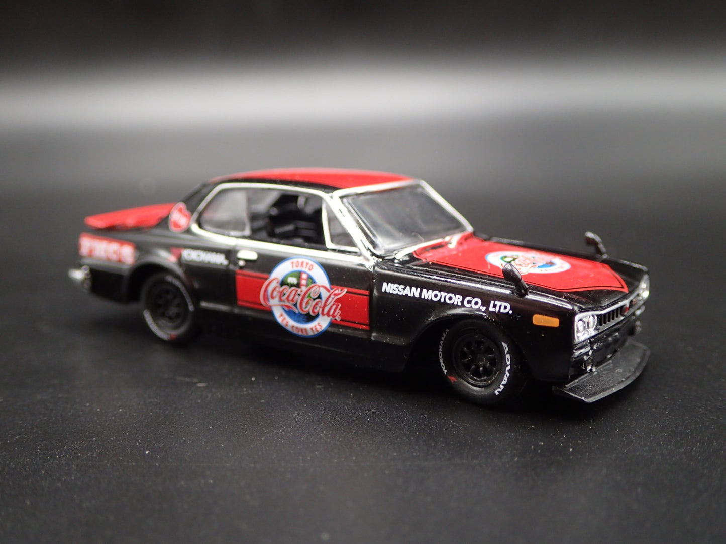 1971 71 NISSAN SKYLINE GTR COCA COLA YOKOHAMA BLACK 1:64 SCALE DIECAST MODEL CAR