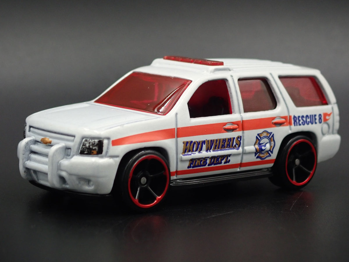 2007-2014 CHEVY CHEVROLET TAHOE FIRE DEPT 1:64 SCALE DIORAMA DIECAST MODEL CAR-Burning Rubber Toy Company