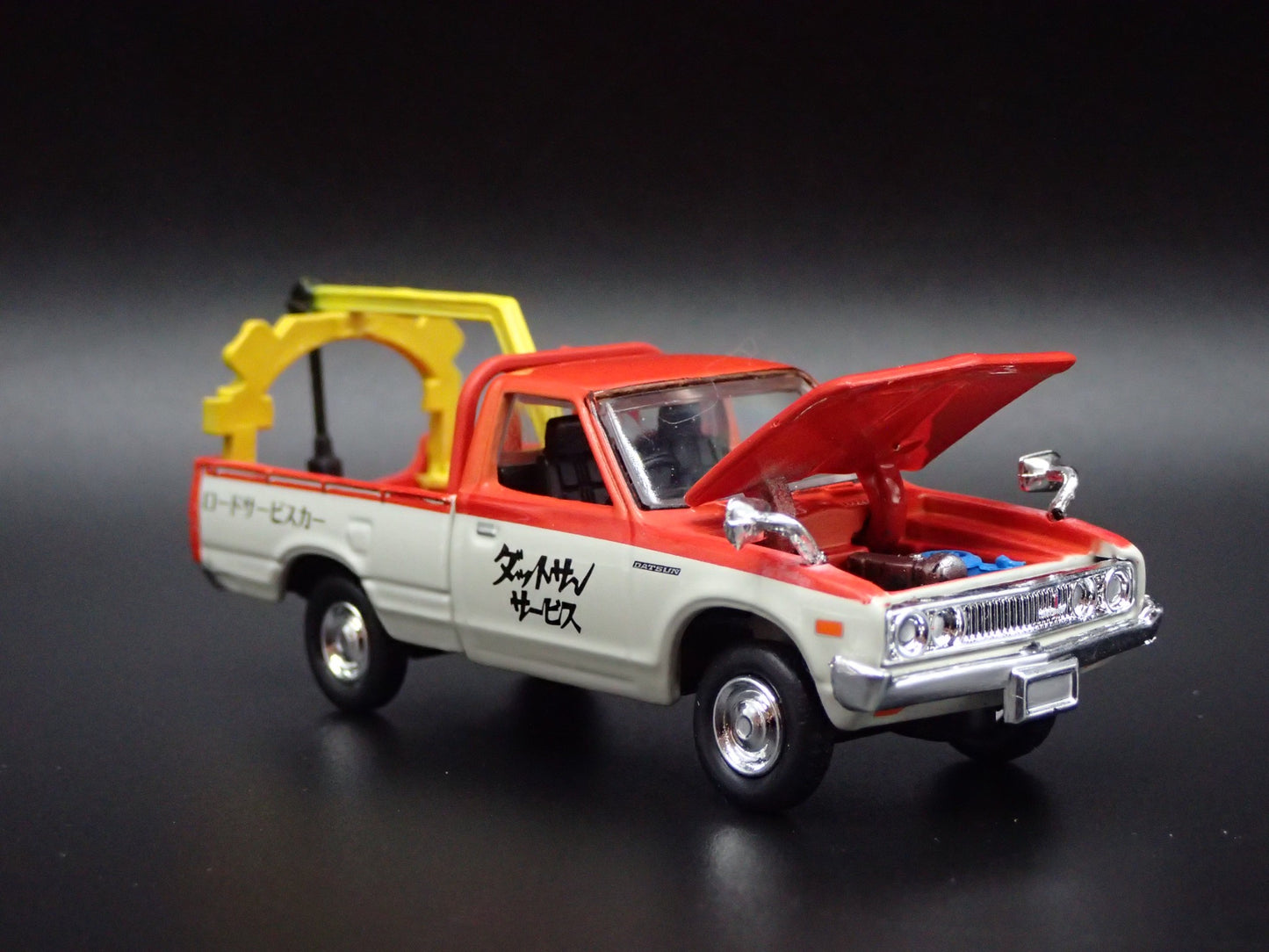 1978 78 DATSUN PICKUP TOW TRUCK 1:64 SCALE COLLECTIBLE DIORAMA DIECAST MODEL CAR