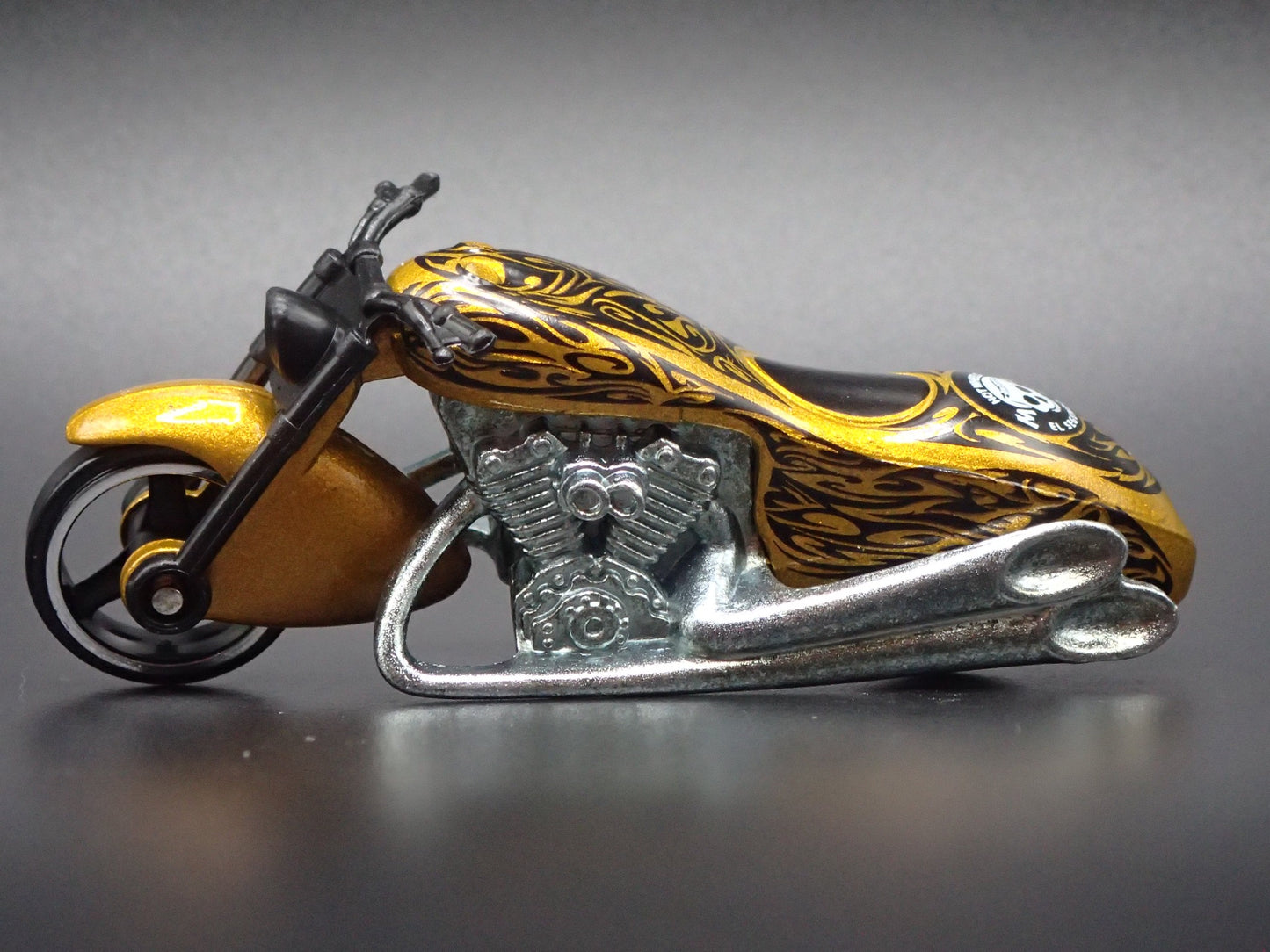 SCORCHIN SCOOTER MOTORCYCLE GOLD HOT WHEELS 1:64 HW SCALE DIECAST MODEL CAR