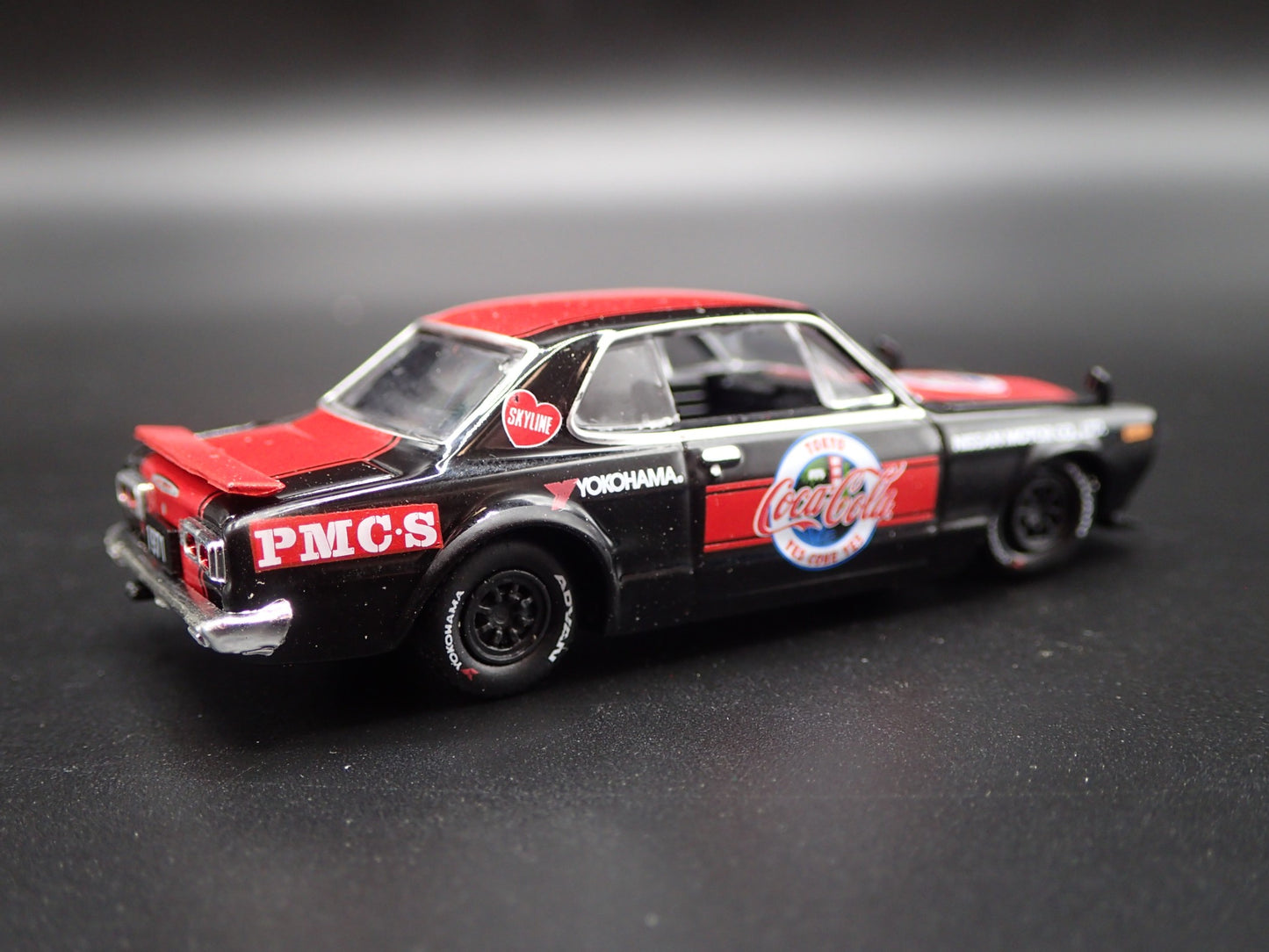 1971 71 NISSAN SKYLINE GTR COCA COLA YOKOHAMA BLACK 1:64 SCALE DIECAST MODEL CAR