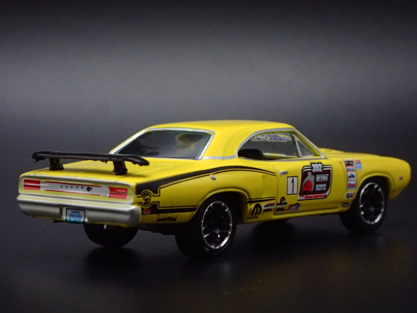 1970 70 DODGE SUPER BEE YELLOW 1:64 SCALE COLLECTIBLE DIORAMA DIECAST MODEL CAR