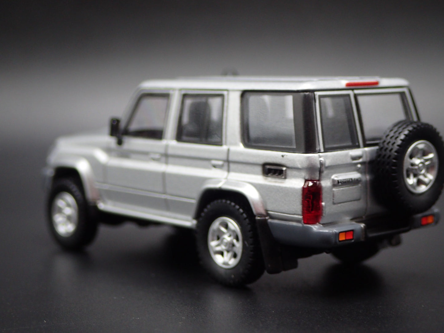 TOYOTA LAND CRUISER 70 SERIES 1/64 SCALE COLLECTIBLE DIORAMA DIECAST MODEL CAR