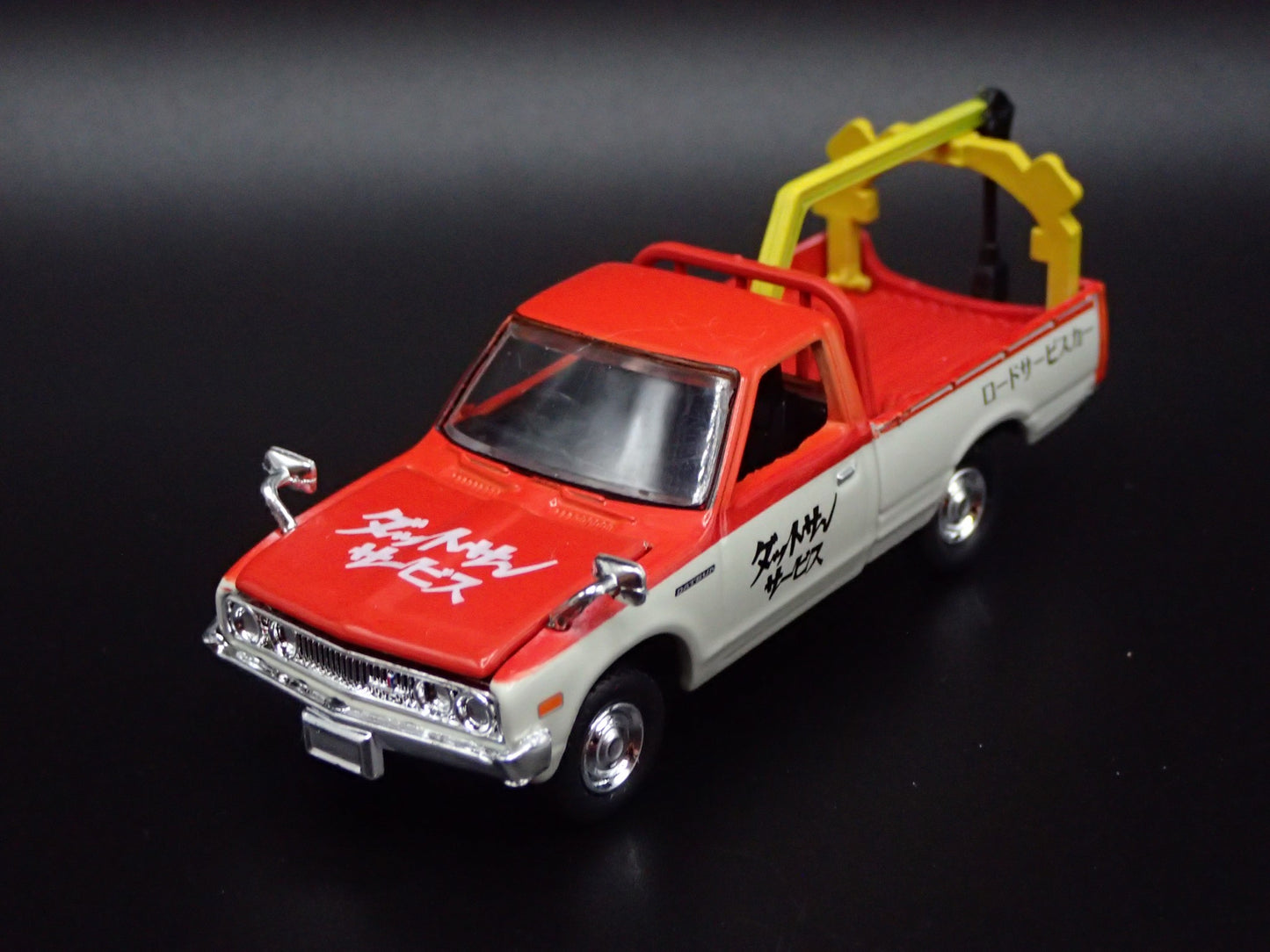 1978 78 DATSUN PICKUP TOW TRUCK 1:64 SCALE COLLECTIBLE DIORAMA DIECAST MODEL CAR
