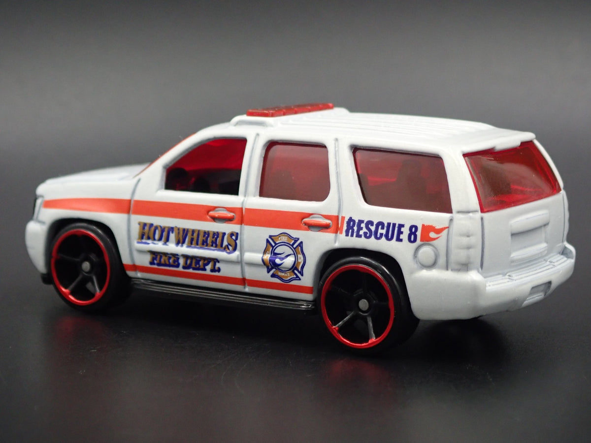 2007-2014 CHEVY CHEVROLET TAHOE FIRE DEPT 1:64 SCALE DIORAMA DIECAST MODEL CAR-Burning Rubber Toy Company