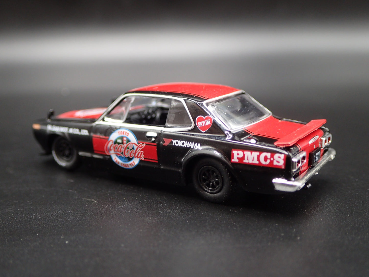 1971 71 NISSAN SKYLINE GTR COCA COLA YOKOHAMA BLACK 1:64 SCALE DIECAST MODEL CAR