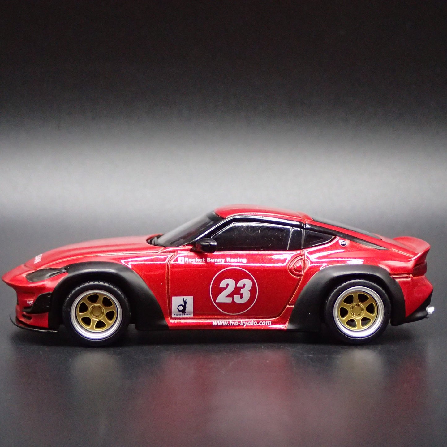 2023-2025 NISSAN Z PANDEM RED 1:64 SCALE COLLECTIBLE DIORAMA DIECAST MODEL CAR