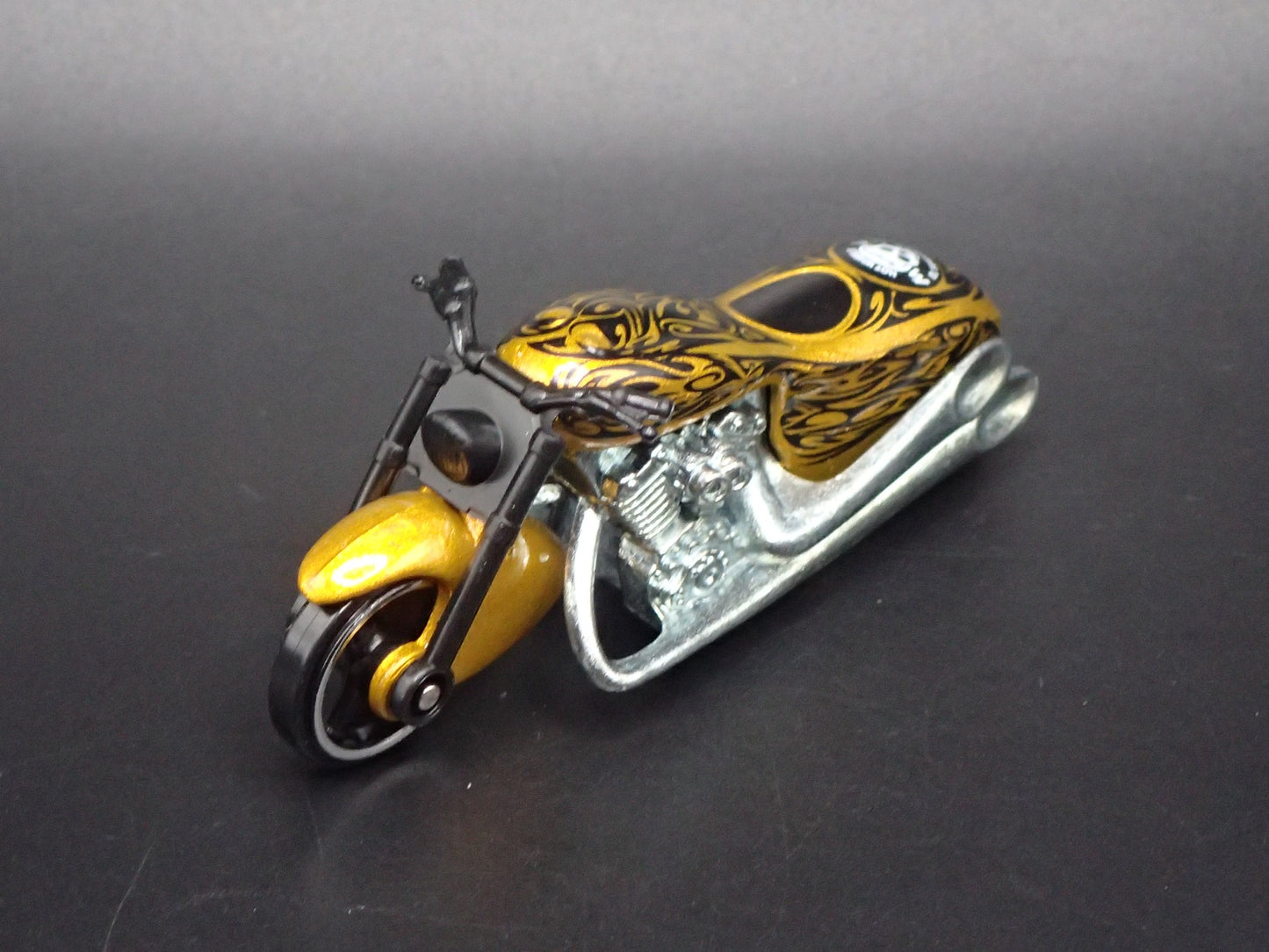 SCORCHIN SCOOTER MOTORCYCLE GOLD HOT WHEELS 1:64 HW SCALE DIECAST MODEL CAR