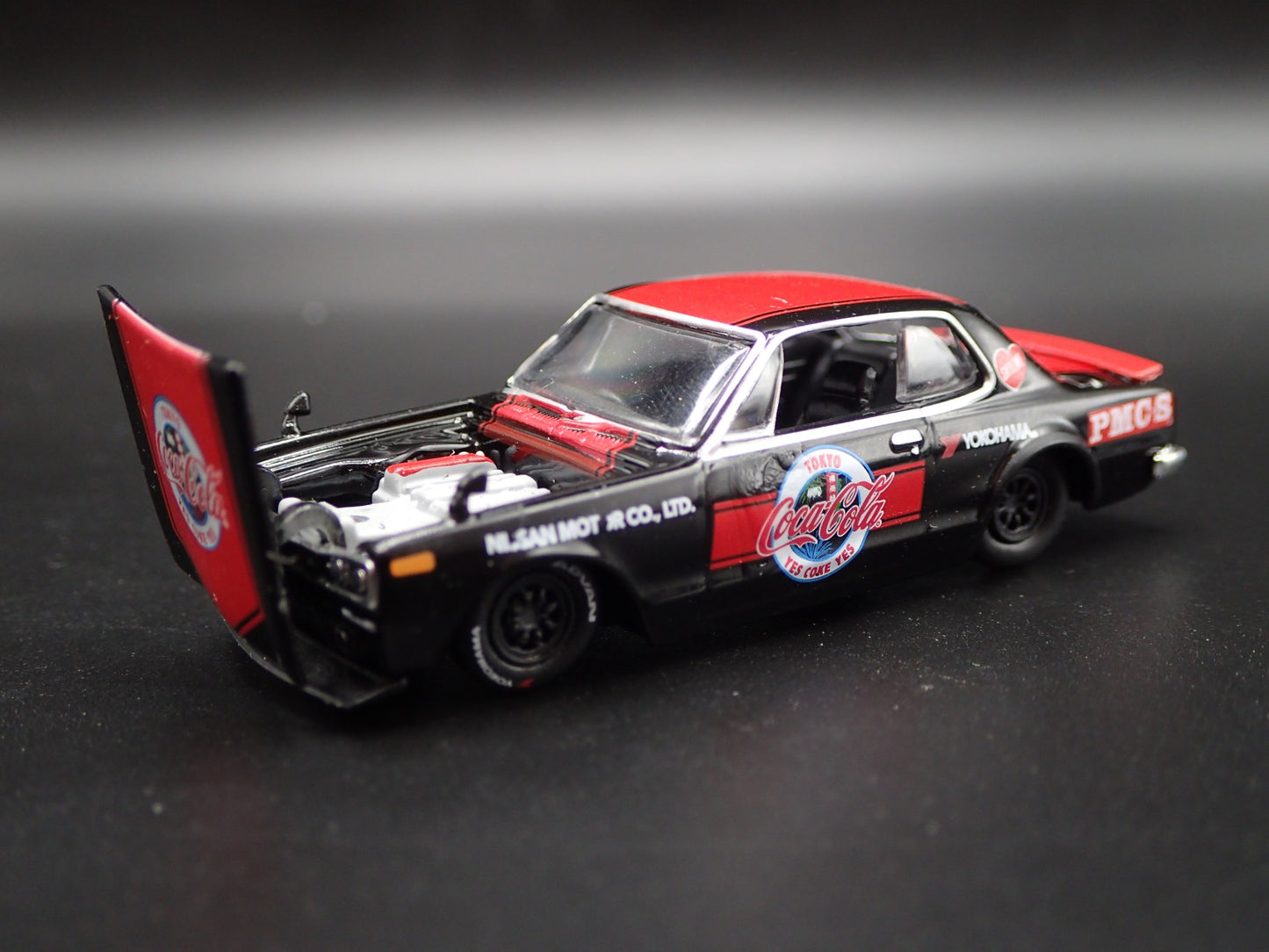 1971 71 NISSAN SKYLINE GTR COCA COLA YOKOHAMA BLACK 1:64 SCALE DIECAST MODEL CAR