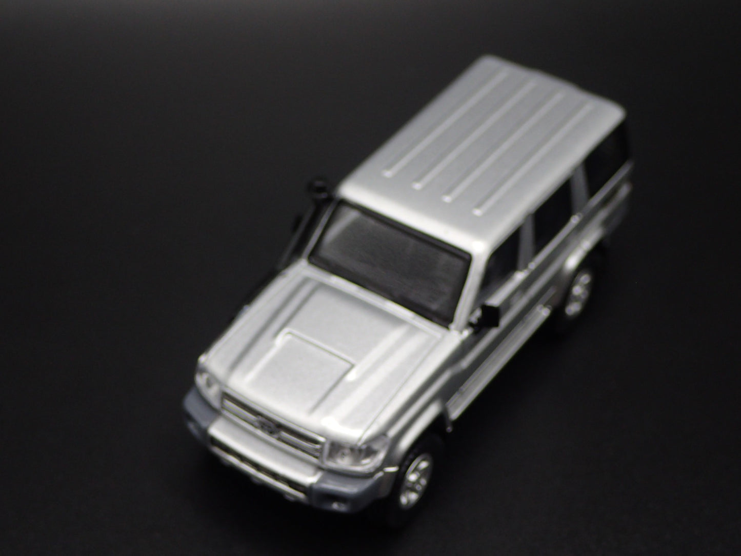 TOYOTA LAND CRUISER 70 SERIES 1/64 SCALE COLLECTIBLE DIORAMA DIECAST MODEL CAR