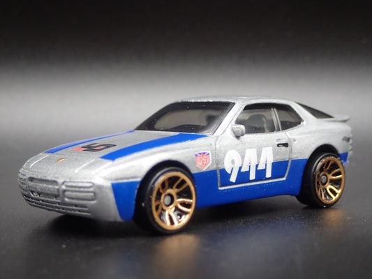 1982-1991 PORSCHE 944 TURBO URBAN OUTLAW 1:64 SCALE DIORAMA DIECAST MODEL CAR