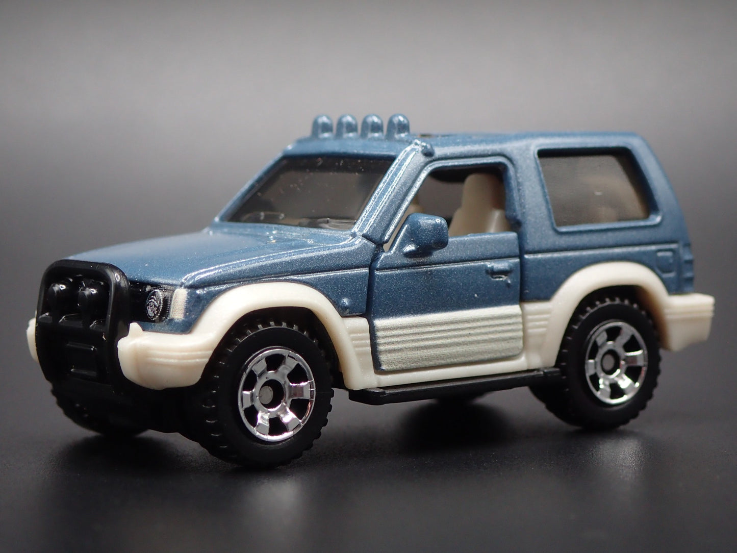 1991-1998 MITSUBISHI PAJERO SUV 1:64 SCALE COLLECTIBLE DIORAMA DIECAST MODEL CAR