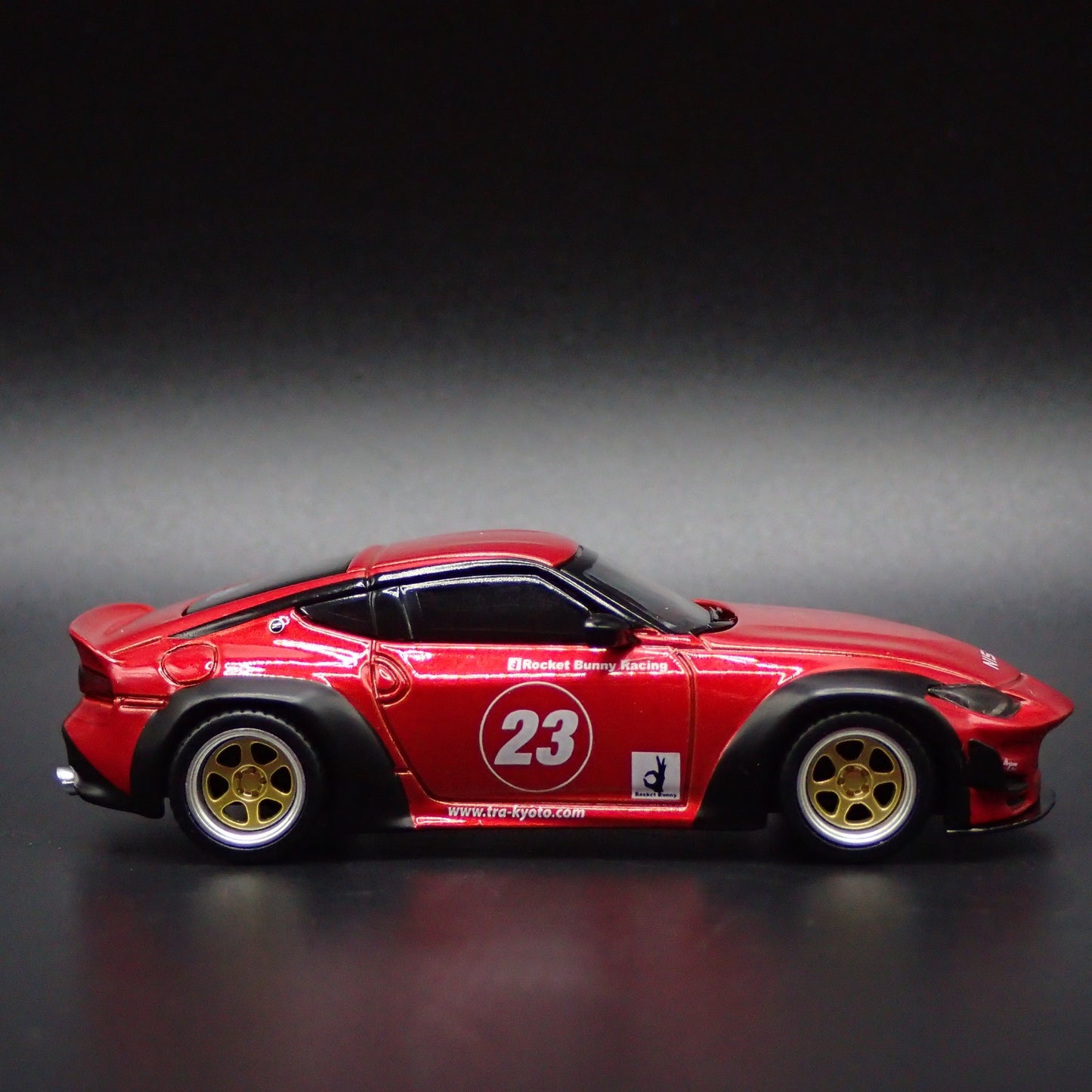 2023-2025 NISSAN Z PANDEM RED 1:64 SCALE COLLECTIBLE DIORAMA DIECAST MODEL CAR
