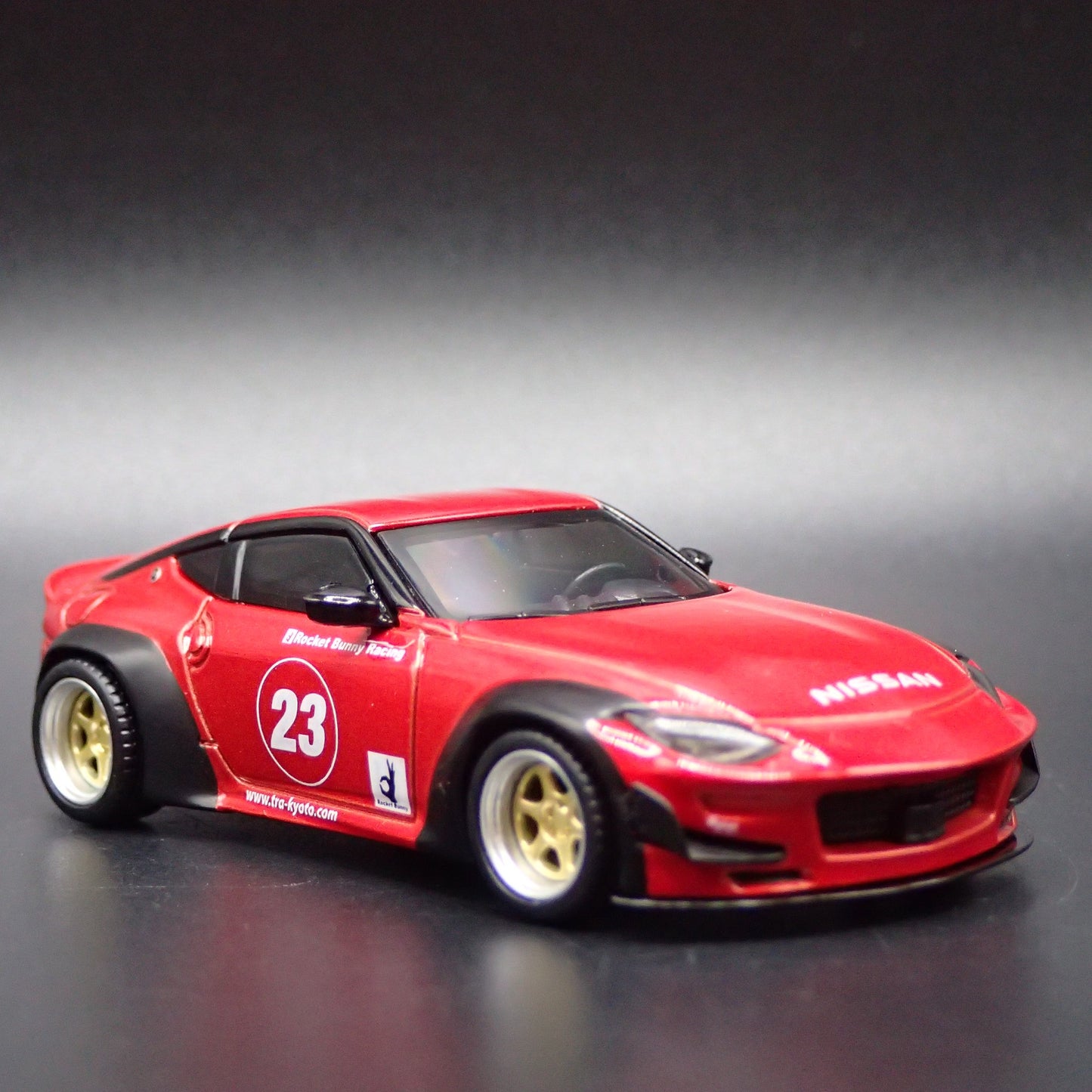 2023-2025 NISSAN Z PANDEM RED 1:64 SCALE COLLECTIBLE DIORAMA DIECAST MODEL CAR