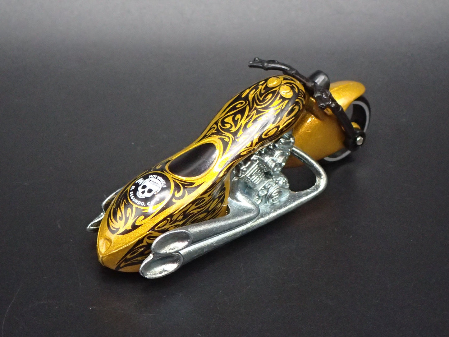 SCORCHIN SCOOTER MOTORCYCLE GOLD HOT WHEELS 1:64 HW SCALE DIECAST MODEL CAR