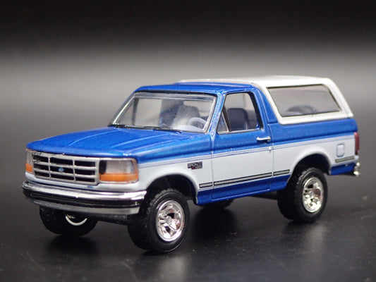 1992 92 FORD BRONCO XLT BLUE 1:64 SCALE COLLECTIBLE DIORAMA DIECAST MODEL CAR`