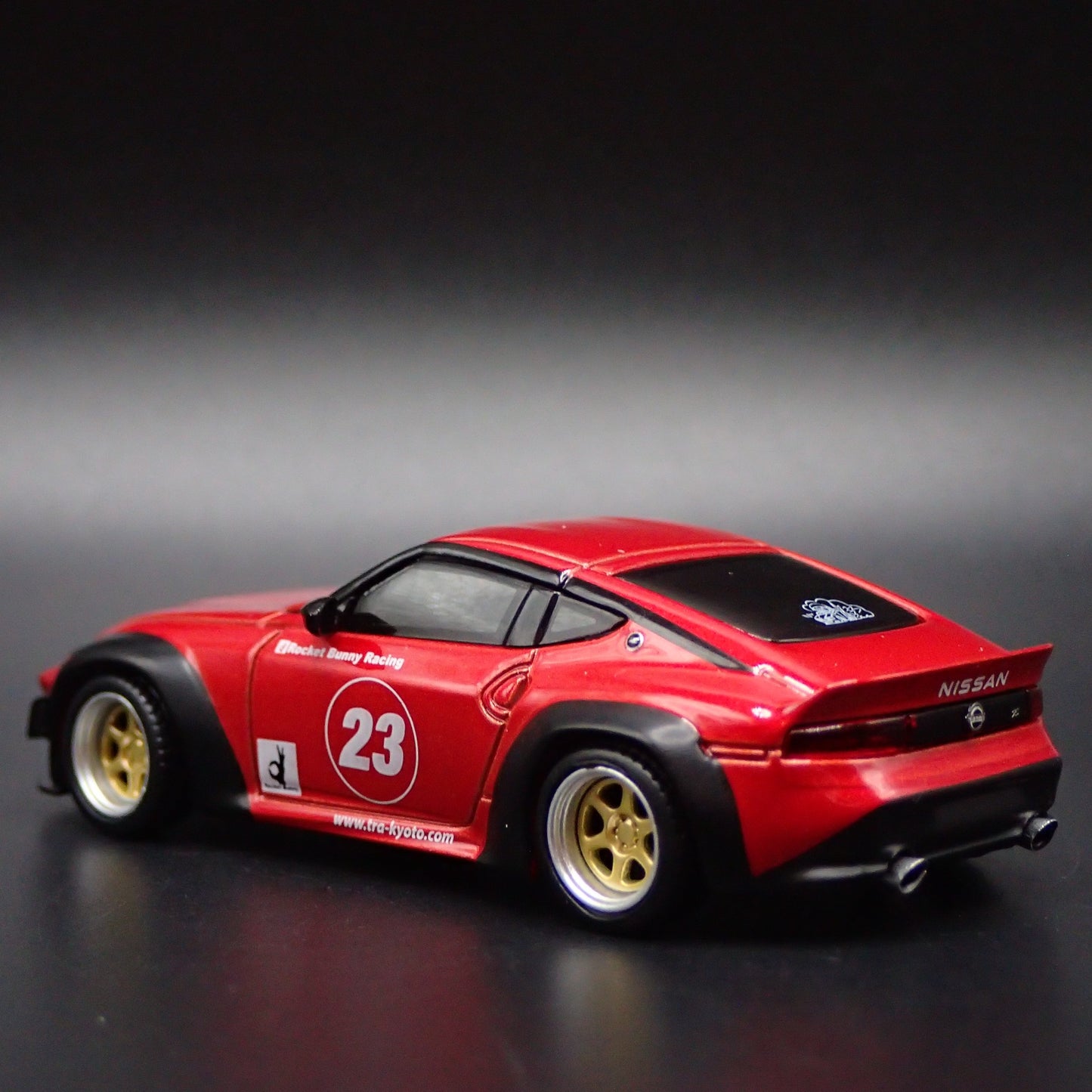 2023-2025 NISSAN Z PANDEM RED 1:64 SCALE COLLECTIBLE DIORAMA DIECAST MODEL CAR
