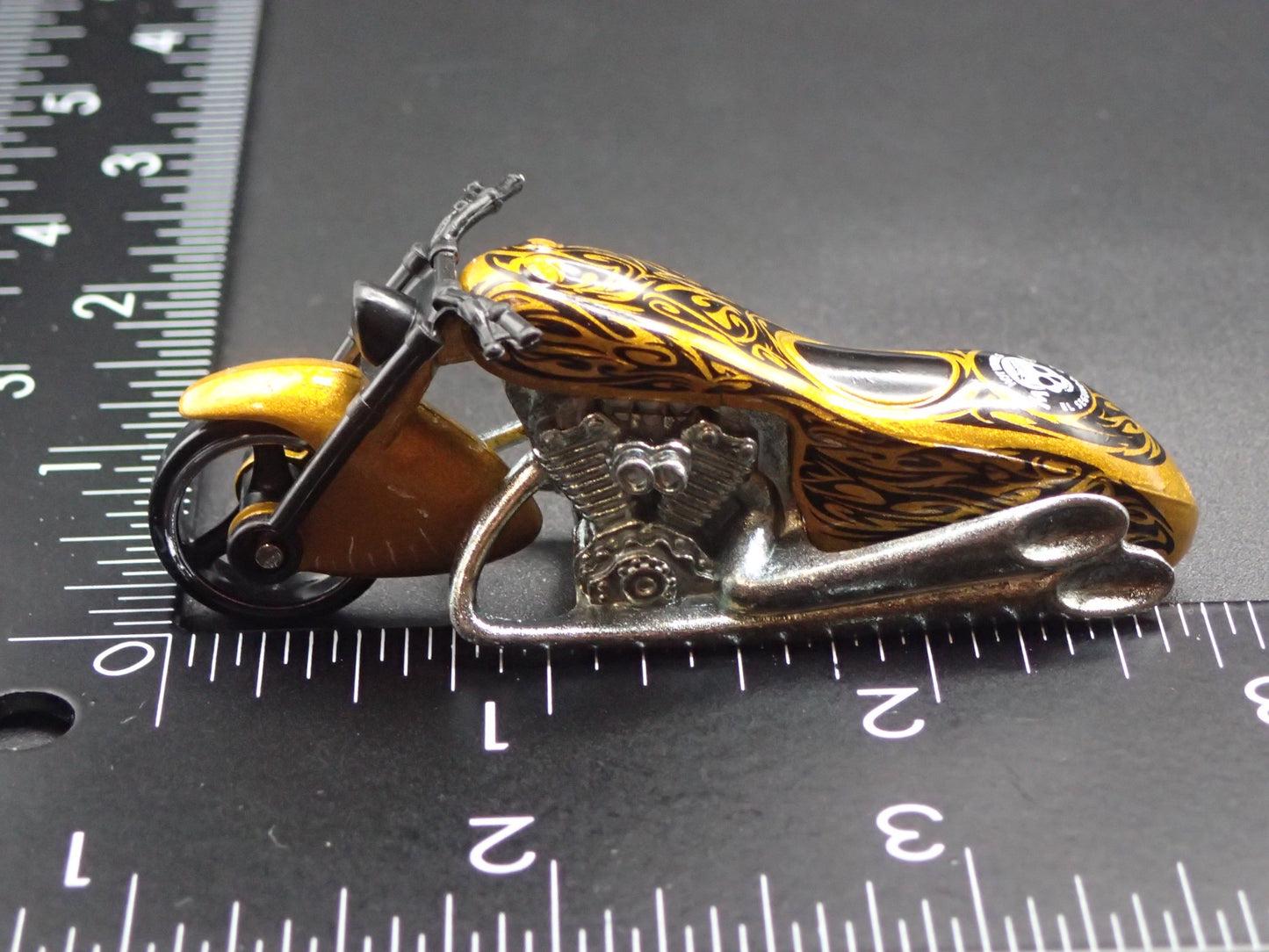 SCORCHIN SCOOTER MOTORCYCLE GOLD HOT WHEELS 1:64 HW SCALE DIECAST MODEL CAR