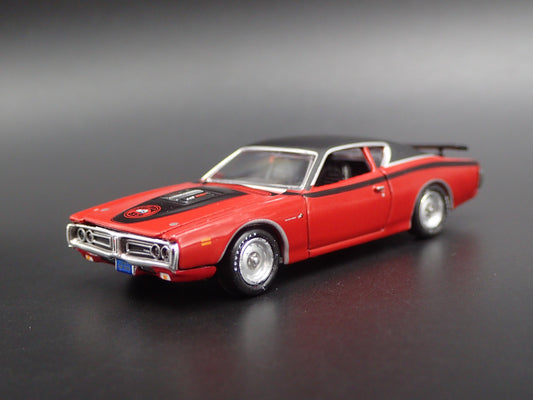 1971 71 DODGE CHARGER SUPER BEE 1:64 SCALE COLLECTIBLE DIORAMA DIECAST MODEL CAR
