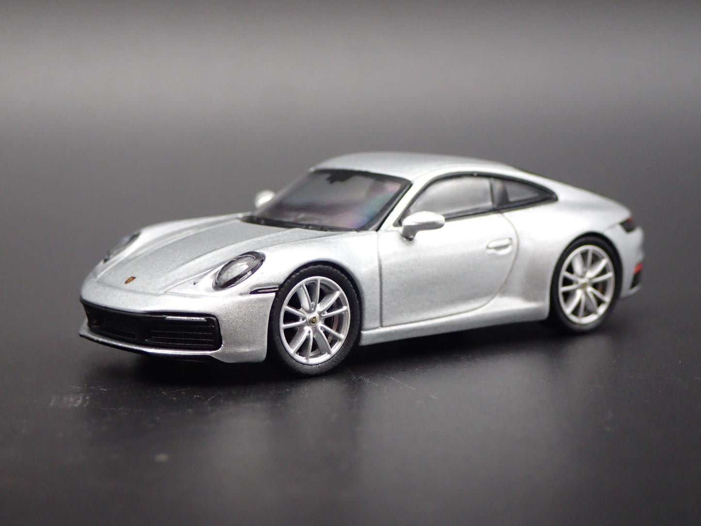 2018-2025 PORSCHE 911 CARRERA 4S 992 SILVER 1:64 SCALE DIORAMA DIECAST MODEL CAR