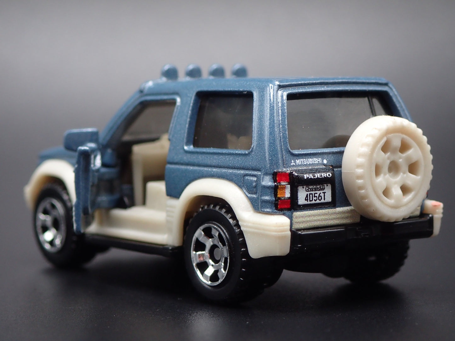 1991-1998 MITSUBISHI PAJERO SUV 1:64 SCALE COLLECTIBLE DIORAMA DIECAST MODEL CAR