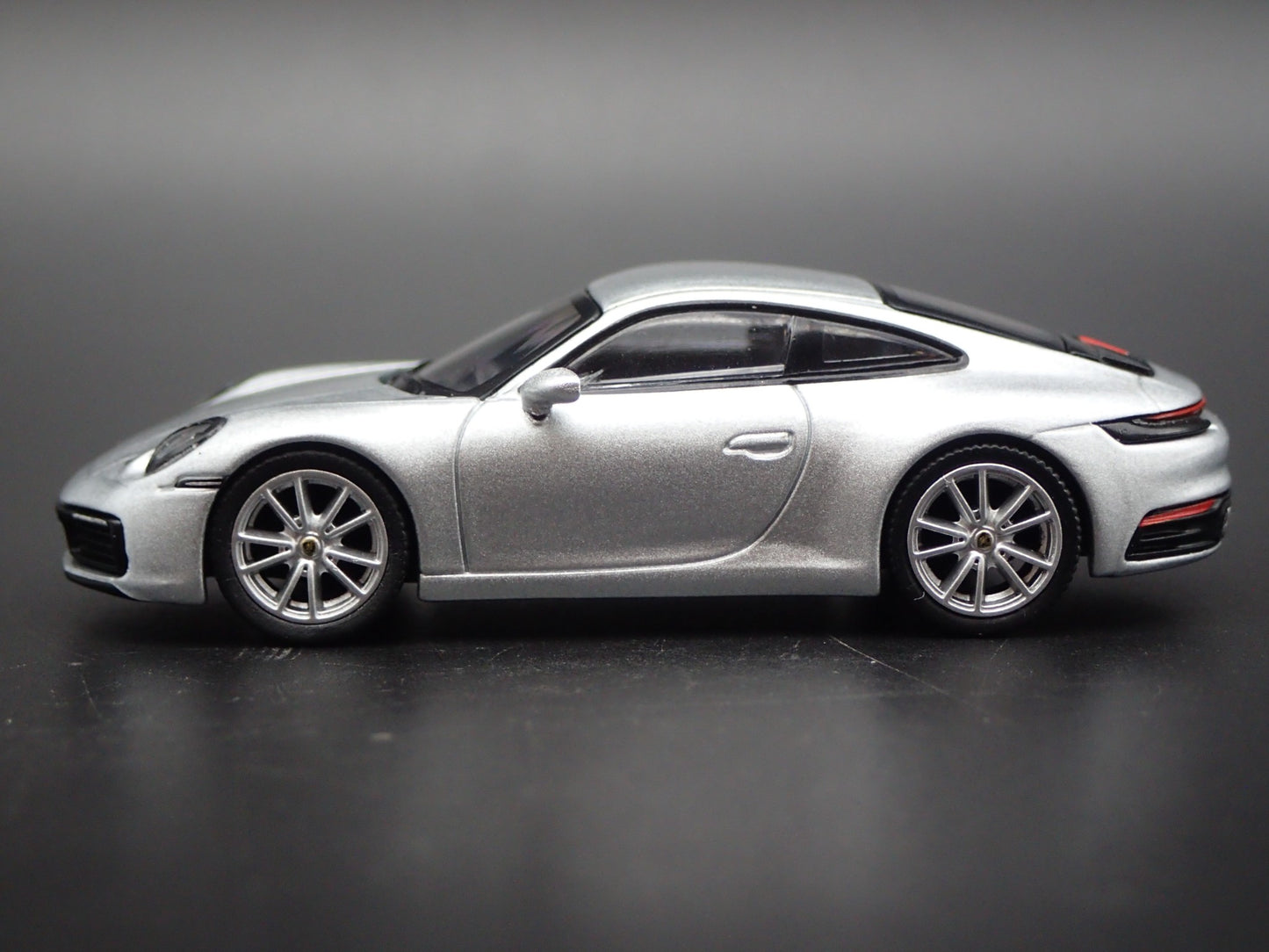 2018-2025 PORSCHE 911 CARRERA 4S 992 SILVER 1:64 SCALE DIORAMA DIECAST MODEL CAR