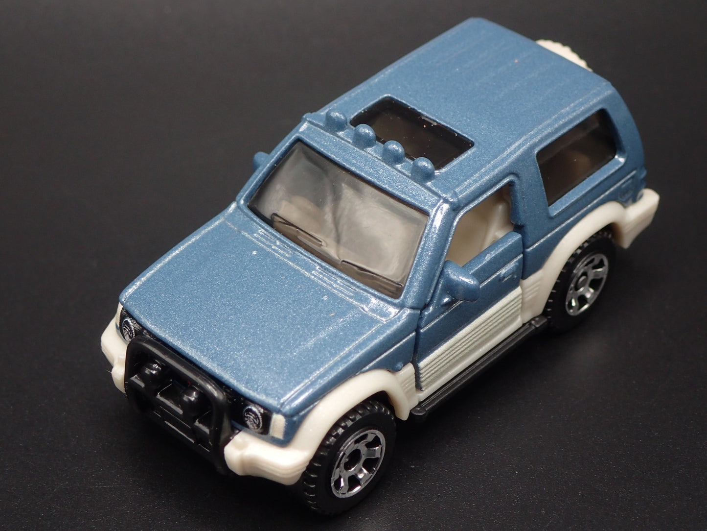1991-1998 MITSUBISHI PAJERO SUV 1:64 SCALE COLLECTIBLE DIORAMA DIECAST MODEL CAR
