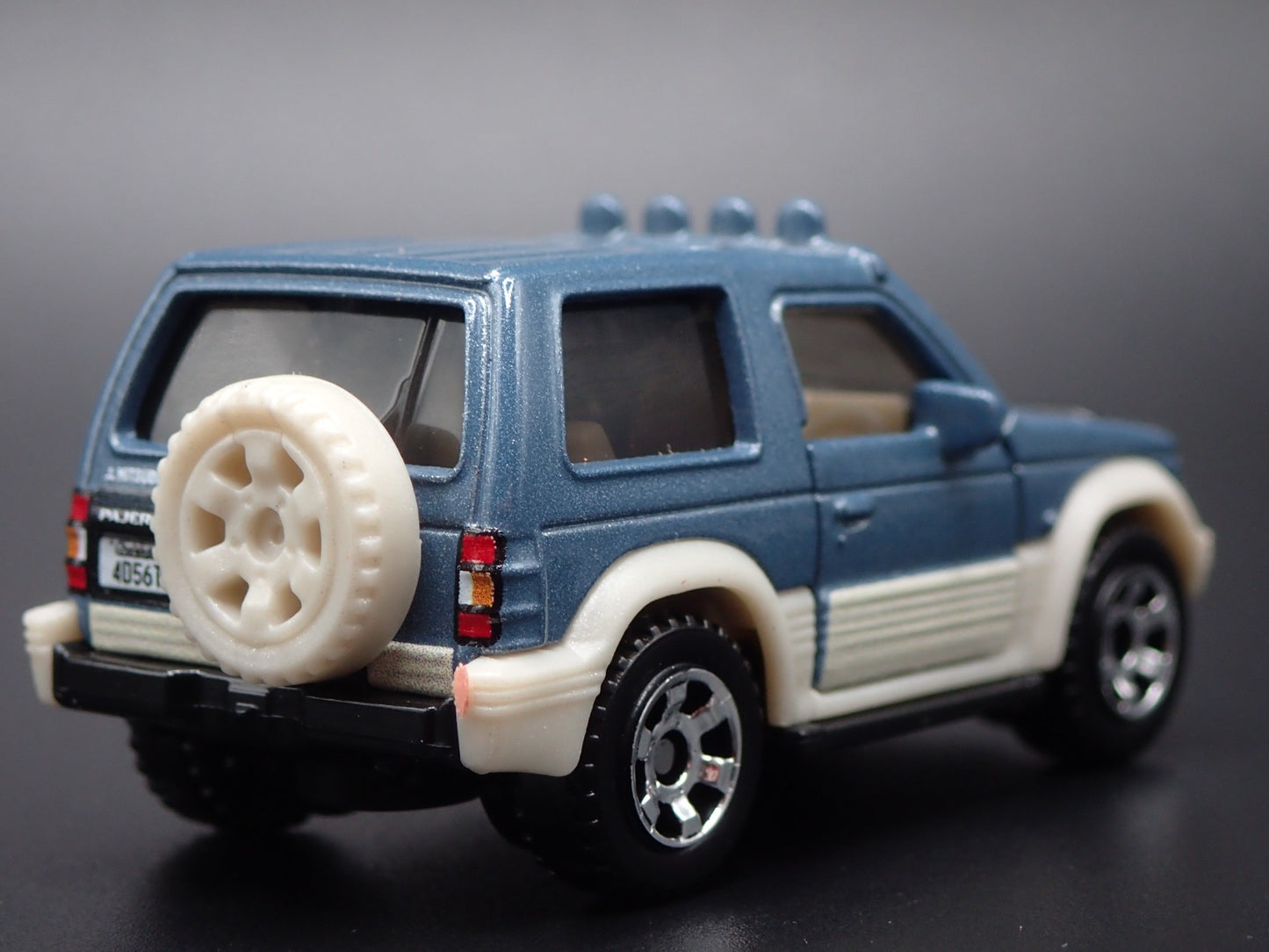 1991-1998 MITSUBISHI PAJERO SUV 1:64 SCALE COLLECTIBLE DIORAMA DIECAST MODEL CAR