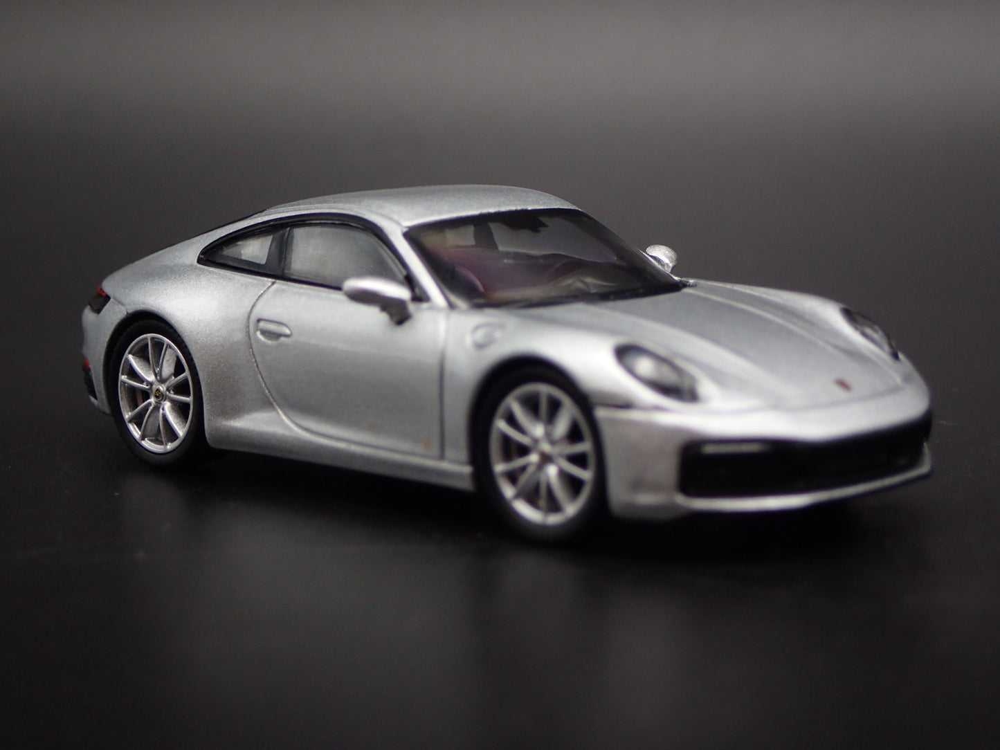 2018-2025 PORSCHE 911 CARRERA 4S 992 SILVER 1:64 SCALE DIORAMA DIECAST MODEL CAR