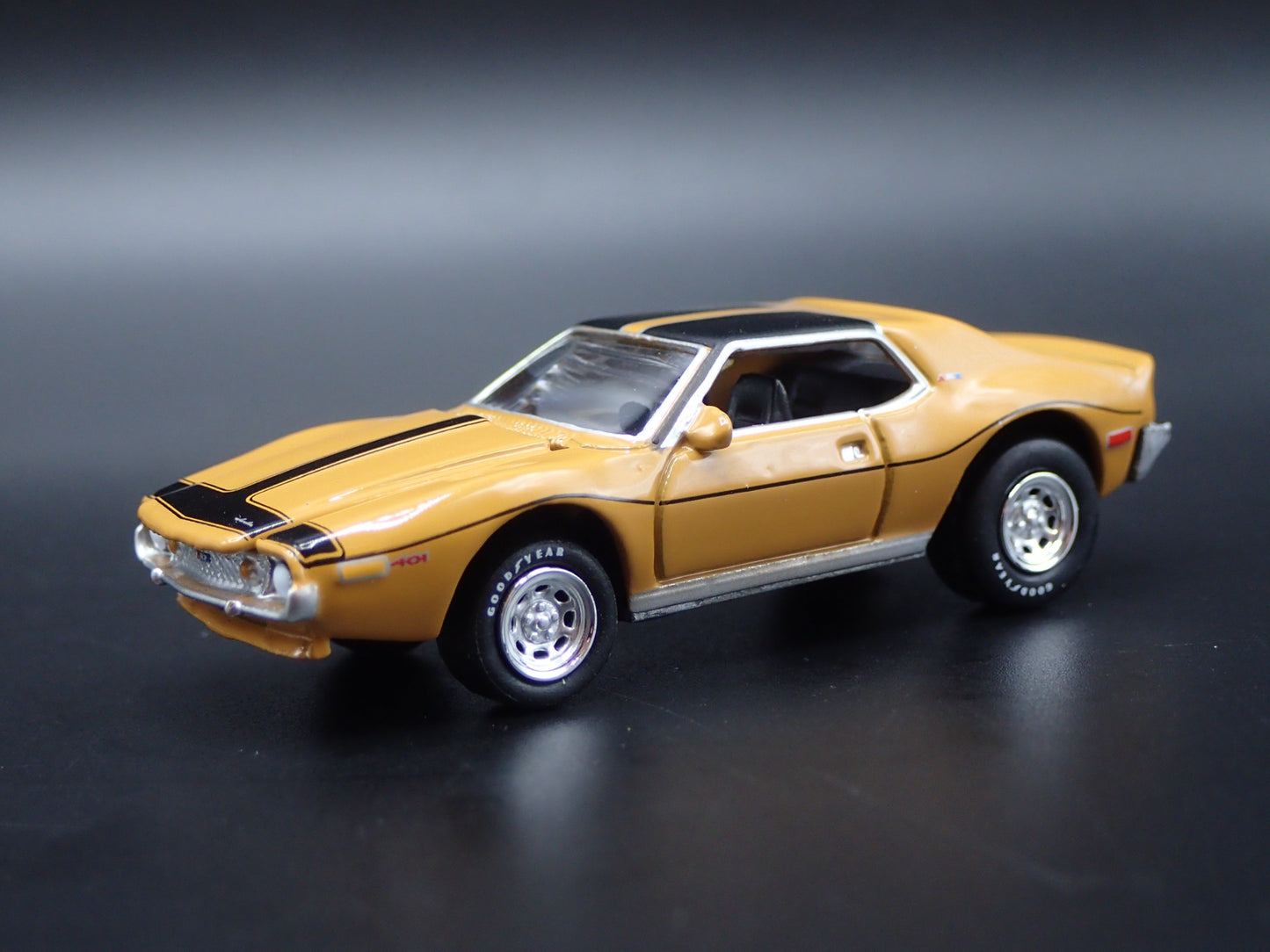 1971 71 AMC JAVELIN AMX MUSTARD 1:64 SCALE COLLECTIBLE DIORAMA DIECAST MODEL CAR