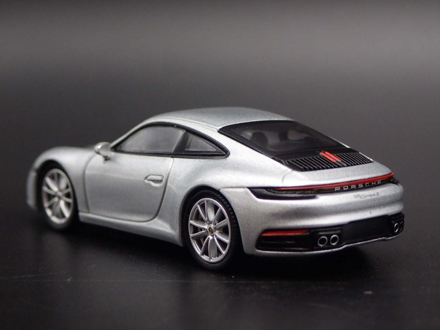 2018-2025 PORSCHE 911 CARRERA 4S 992 SILVER 1:64 SCALE DIORAMA DIECAST MODEL CAR