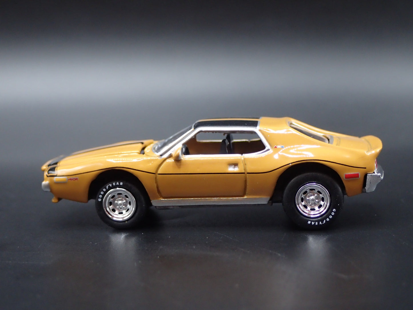 1971 71 AMC JAVELIN AMX MUSTARD 1:64 SCALE COLLECTIBLE DIORAMA DIECAST MODEL CAR