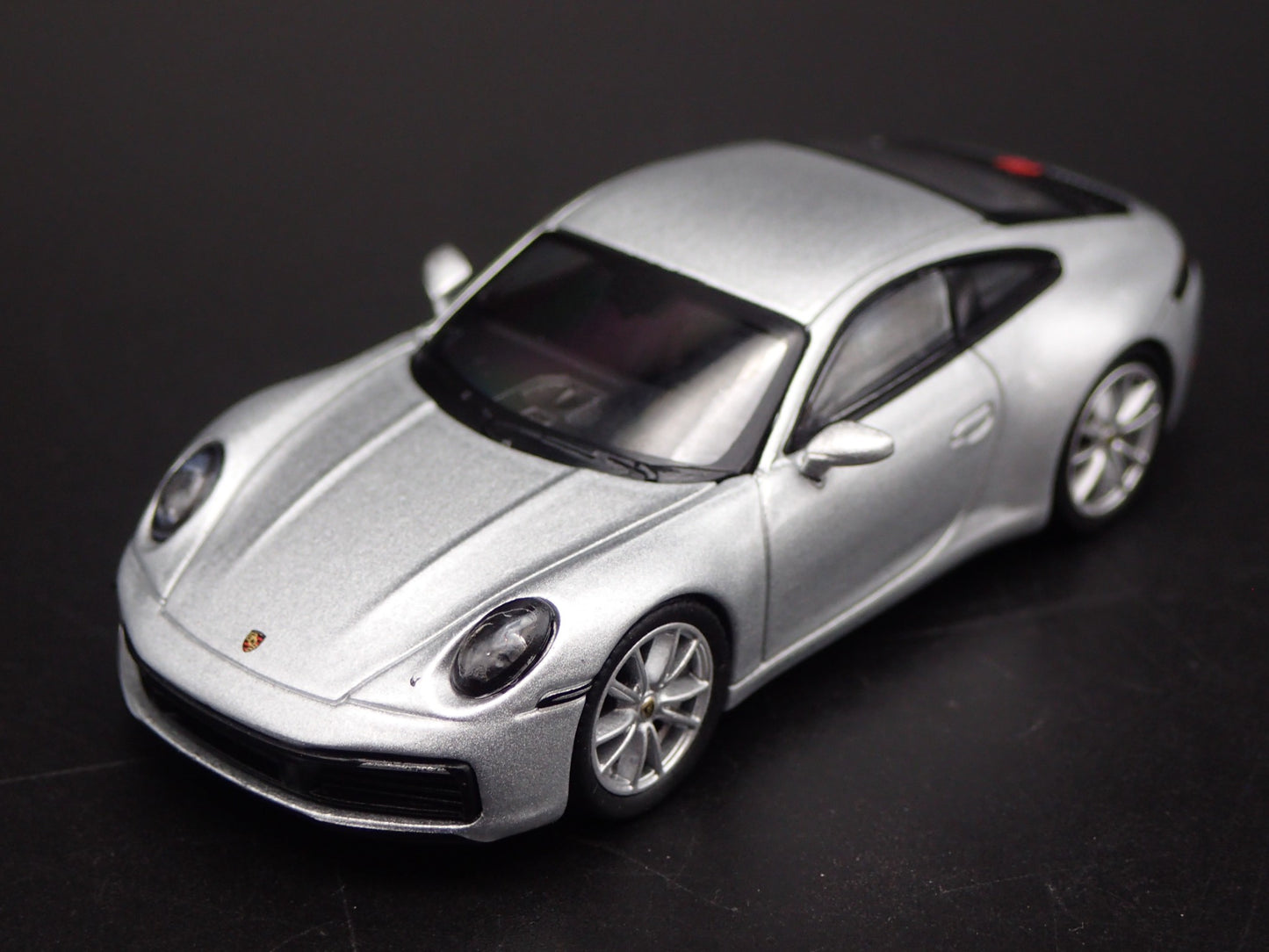 2018-2025 PORSCHE 911 CARRERA 4S 992 SILVER 1:64 SCALE DIORAMA DIECAST MODEL CAR