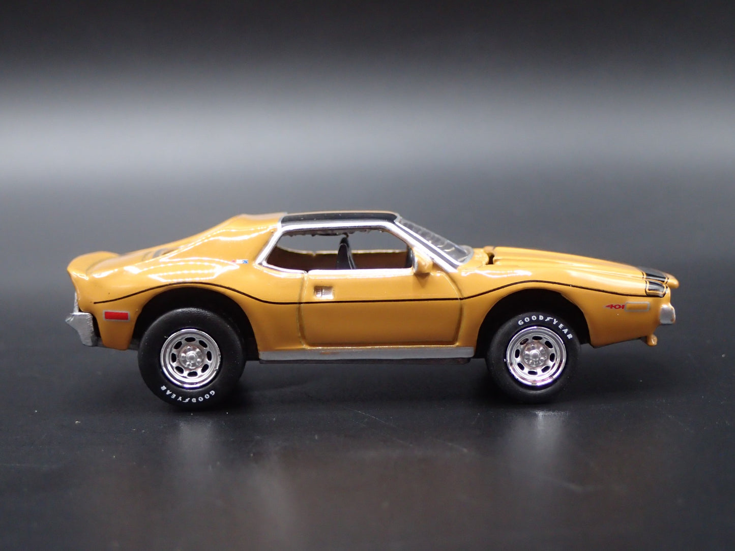 1971 71 AMC JAVELIN AMX MUSTARD 1:64 SCALE COLLECTIBLE DIORAMA DIECAST MODEL CAR