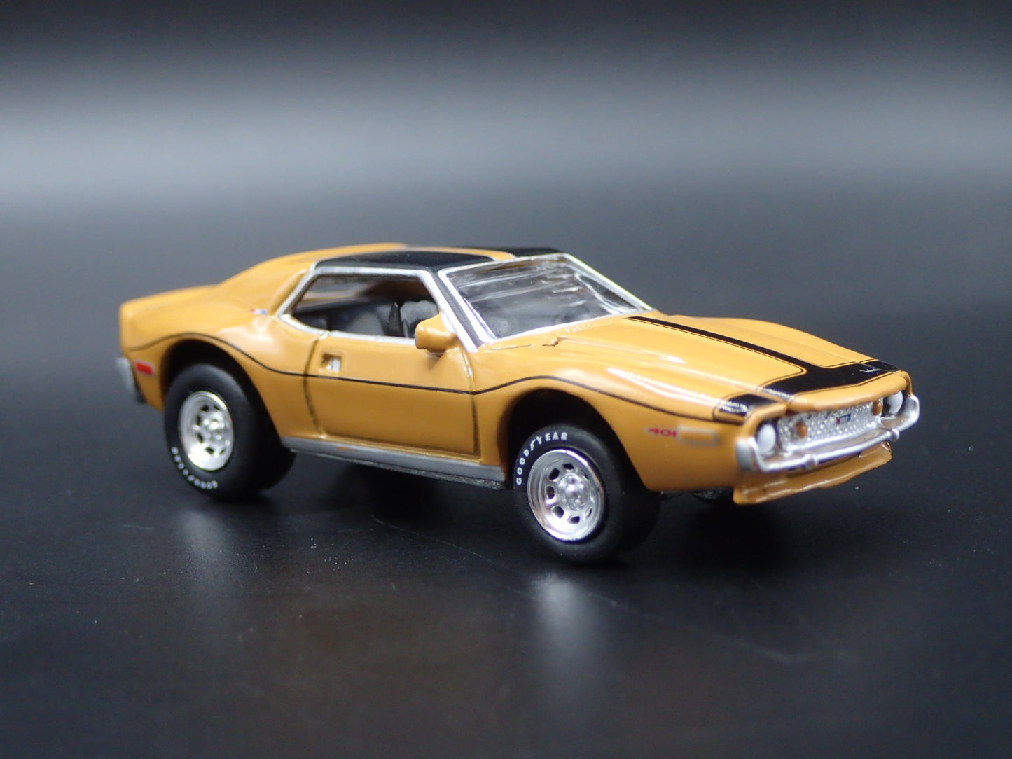 1971 71 AMC JAVELIN AMX MUSTARD 1:64 SCALE COLLECTIBLE DIORAMA DIECAST MODEL CAR